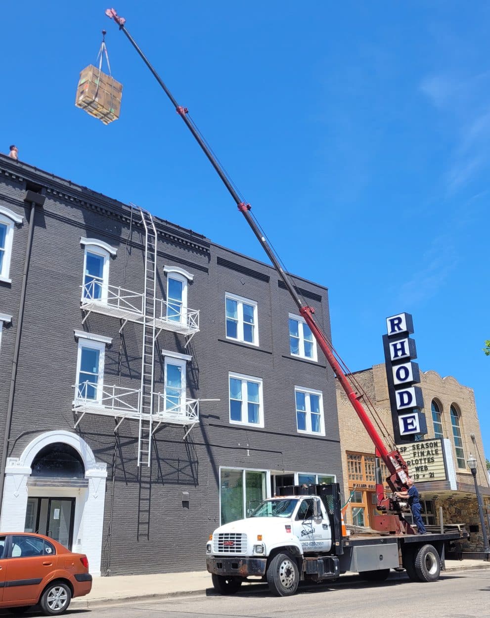 HVAC Company in Kenosha, Wisconsin, HVAC Company in Racine, Wisconsin, Installation of Air Conditioners on Roof for building in downtown Kenosha, Wisconsin.